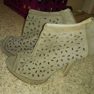 Open-toed Ankle boots with heel